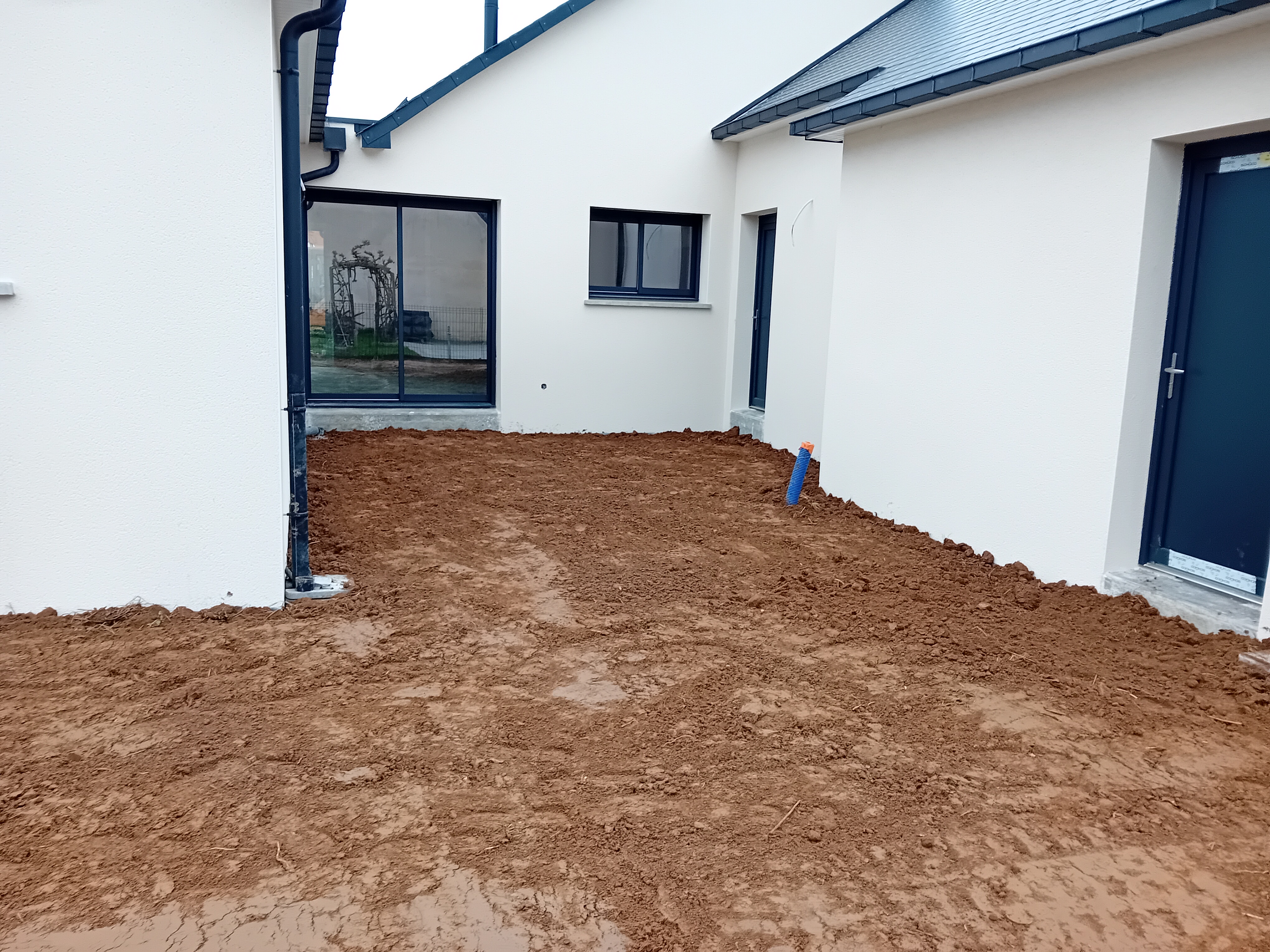 Travaux de terrassement aux abords d’une maison